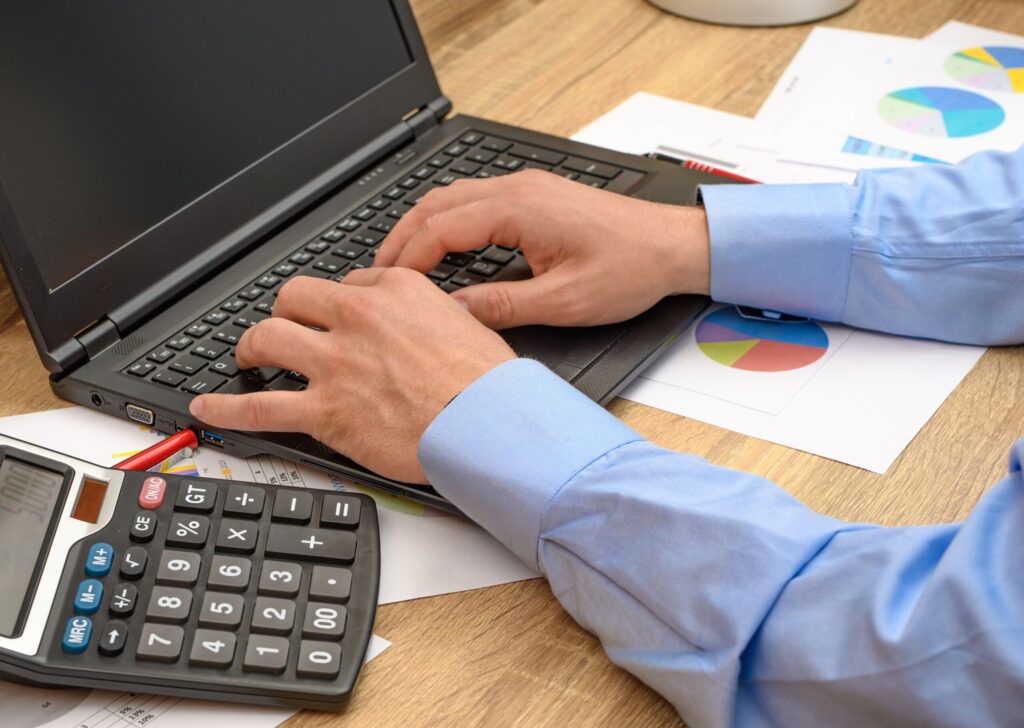 東京都の企業支援を強化するアサンテ社会保険労務士事務所が解説する業務改善助成金と状況報告の重要性